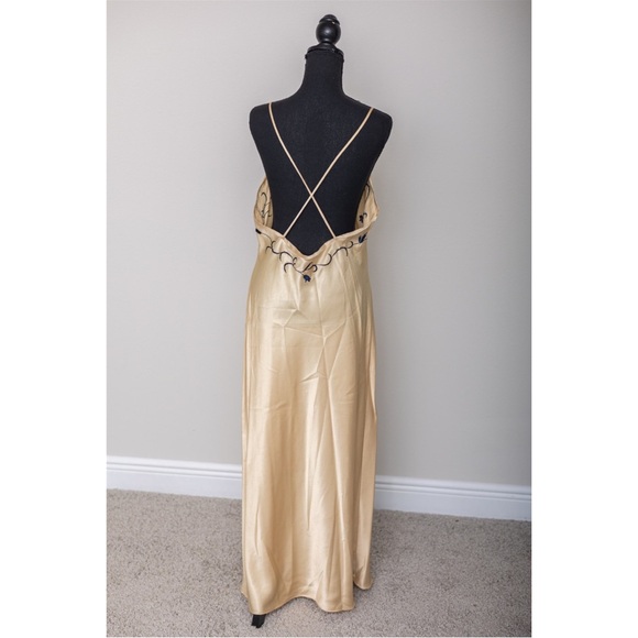 80s vintage Natori Gold and Dark Blue Embrodiered Nightgown - Picture 7 of 10